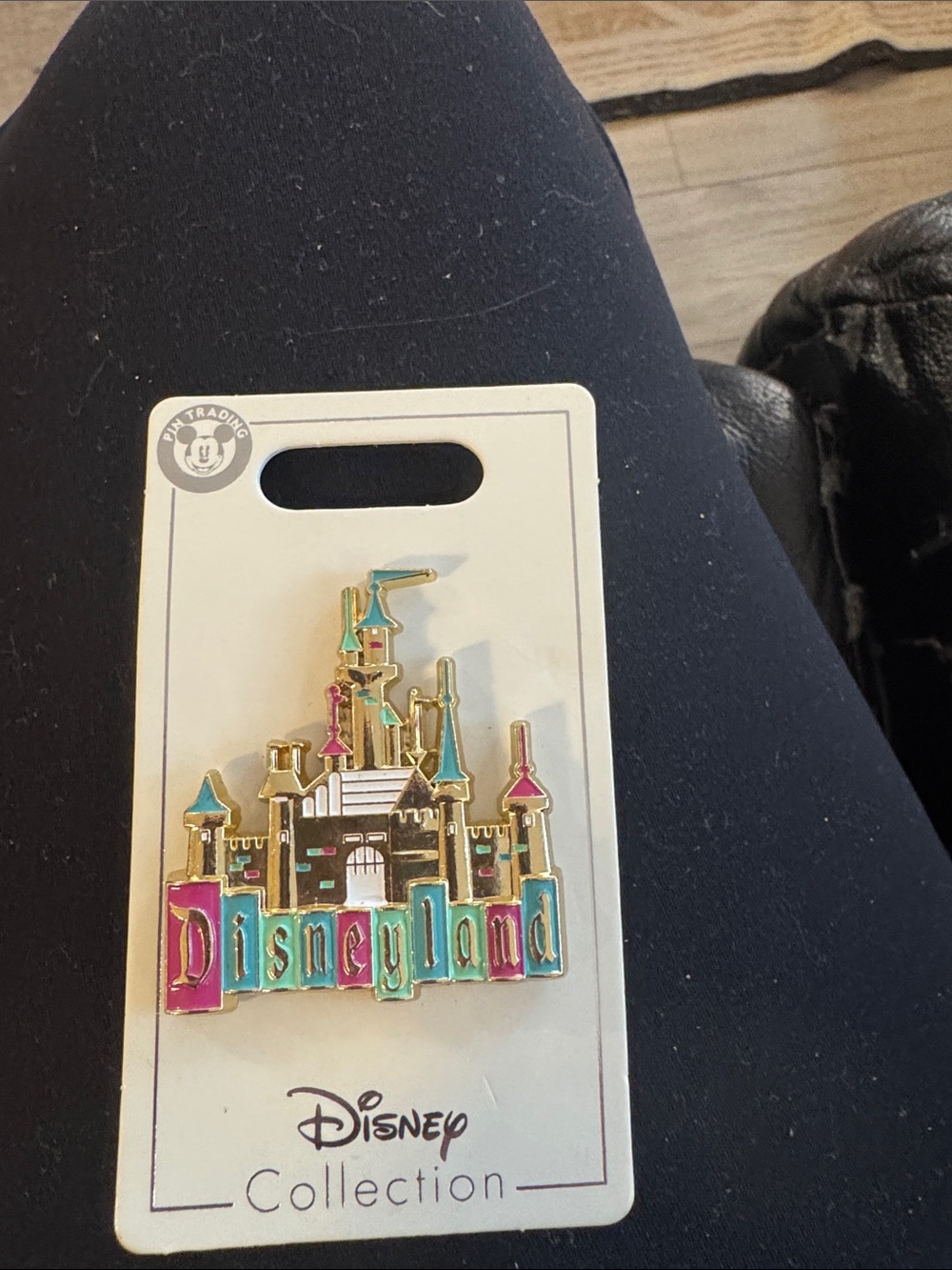 Disney Disneyland Limited, edition Castle pin NWT